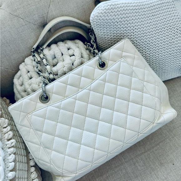 Caviar Quilted Grand Shopping Tote GST White - Picture 3 of 13
